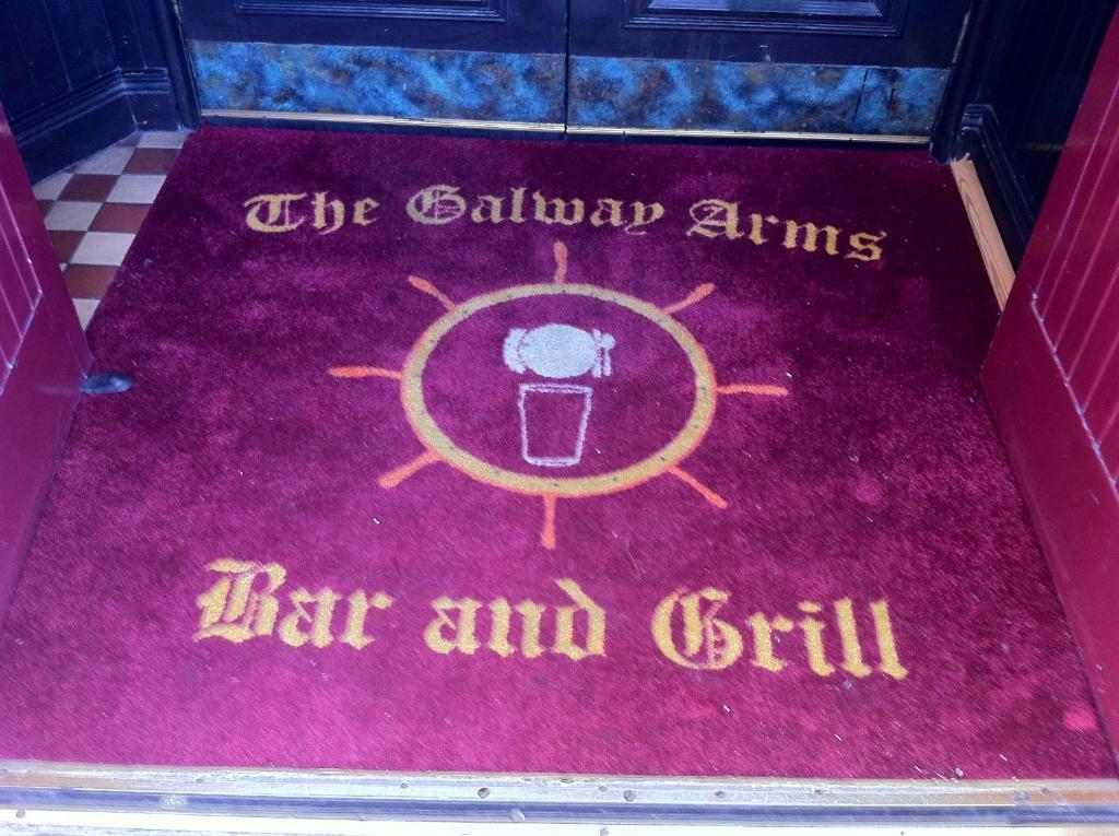 Galway Arms Inn Exterior photo