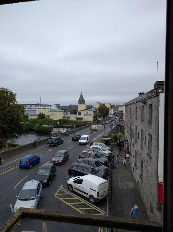 Galway Arms Inn Exterior photo